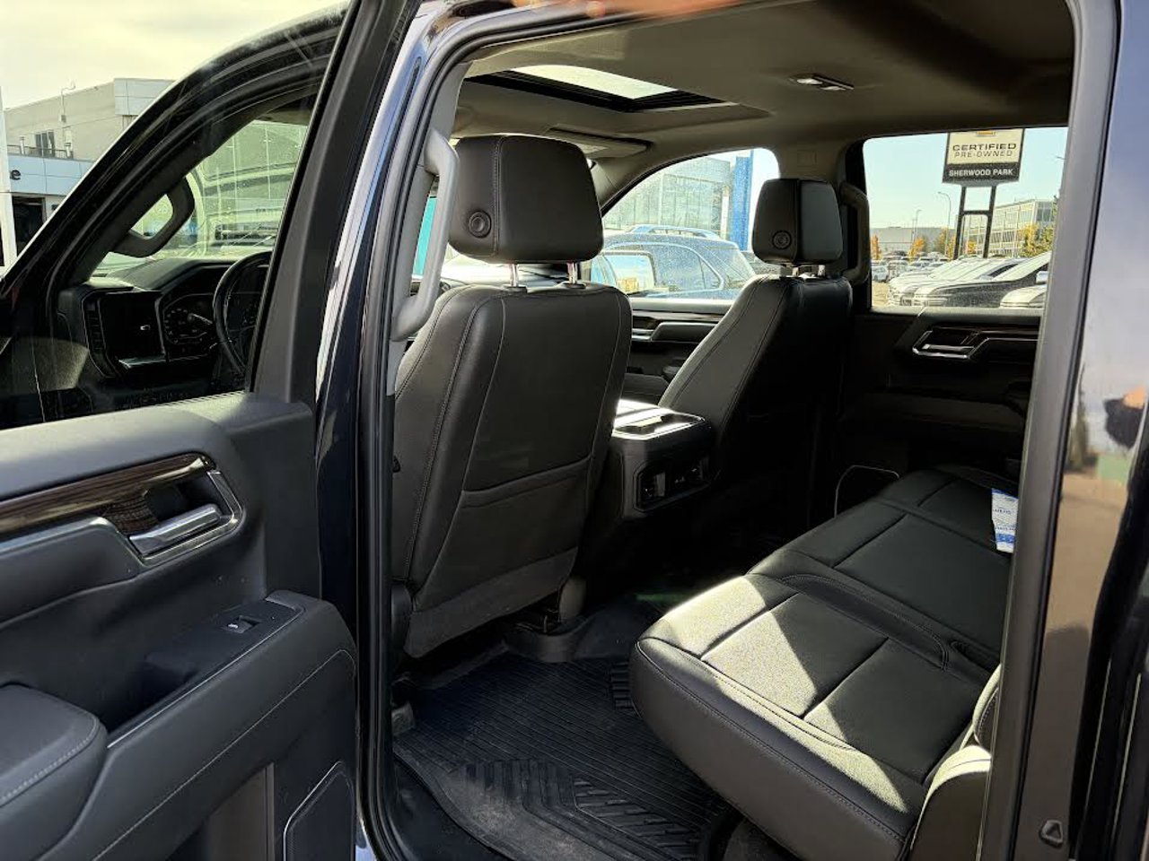2022 Chevrolet Silverado 1500 4WD Crew Cab 147 RST Grey Sherwood Park - photo #5