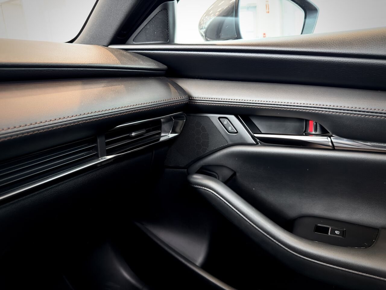 2024 Mazda Mazda3 Sport Grey Notre-Dame-des-Prairies - photo #31