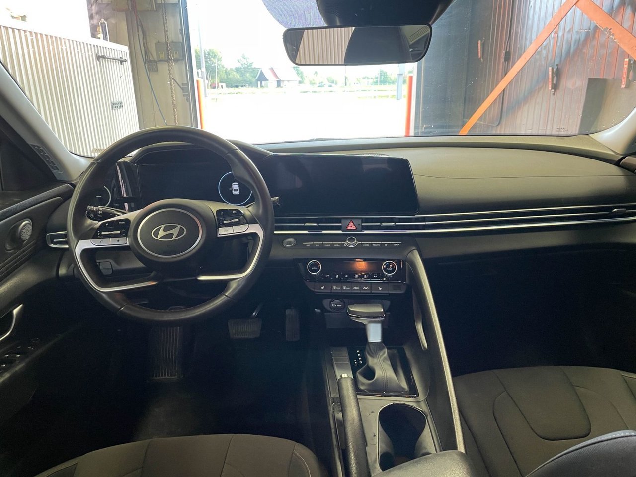 Hyundai Elantra PREFERRED AUTO *TOIT* NAV SIÈGES CHAUFF CARPLAY 2025 gray Saint-Jérôme - photo #12