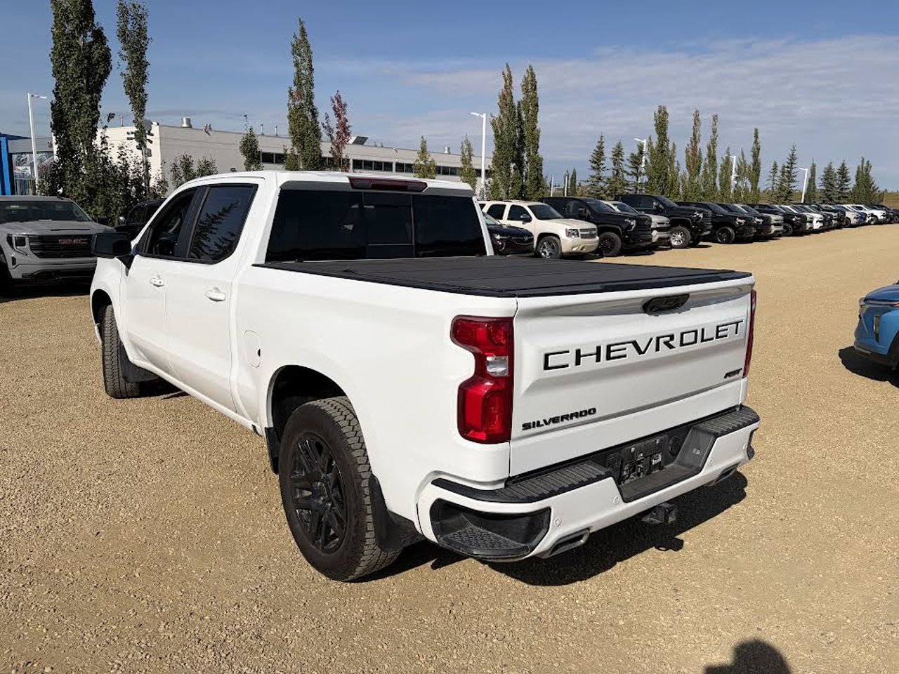 2025 Chevrolet Silverado 1500 4WD Crew Cab 147 RST White Sherwood Park - photo #3