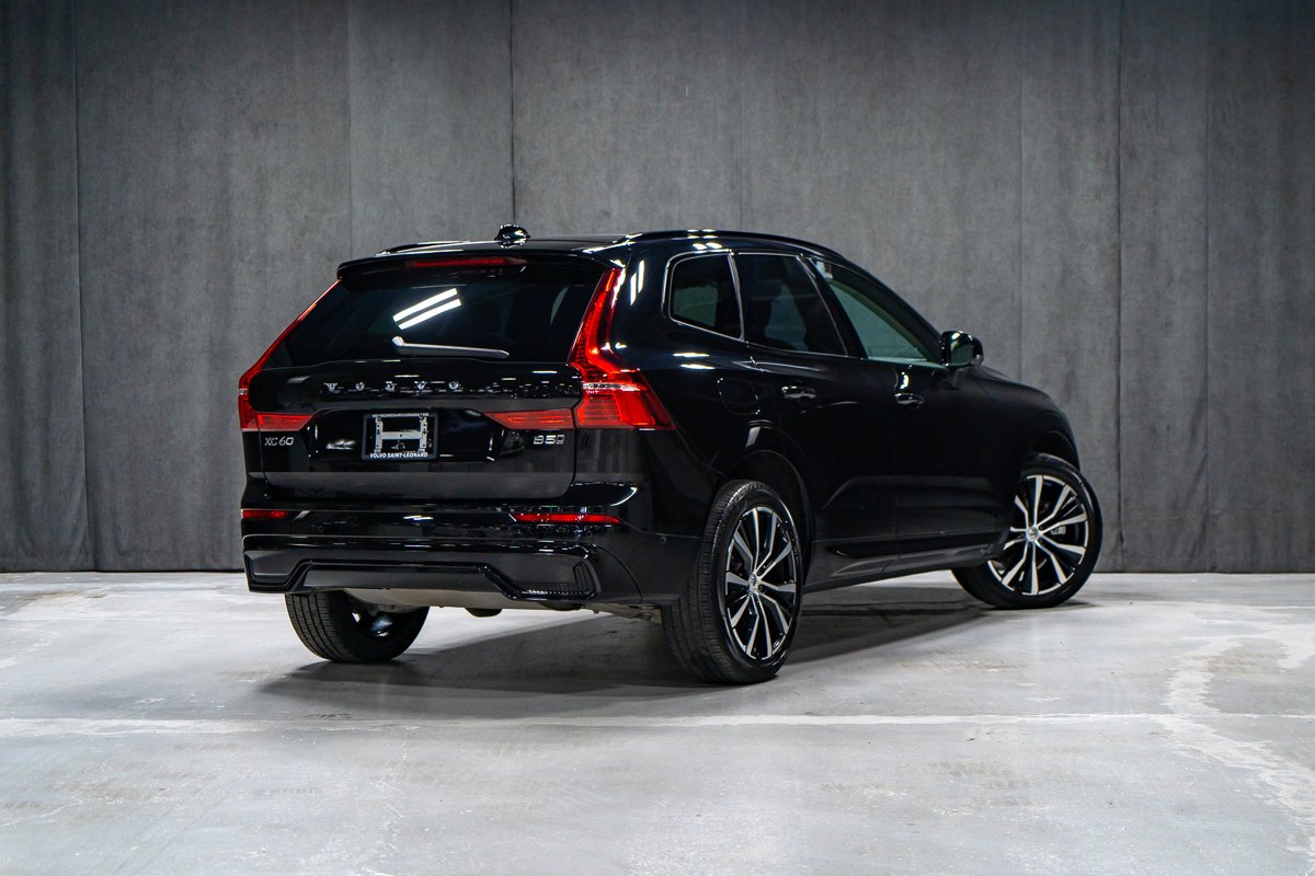 Volvo XC60 B5 PLUS DARK CLIMAT HARMAN KARDON 2025 Noir Montréal - photo #3