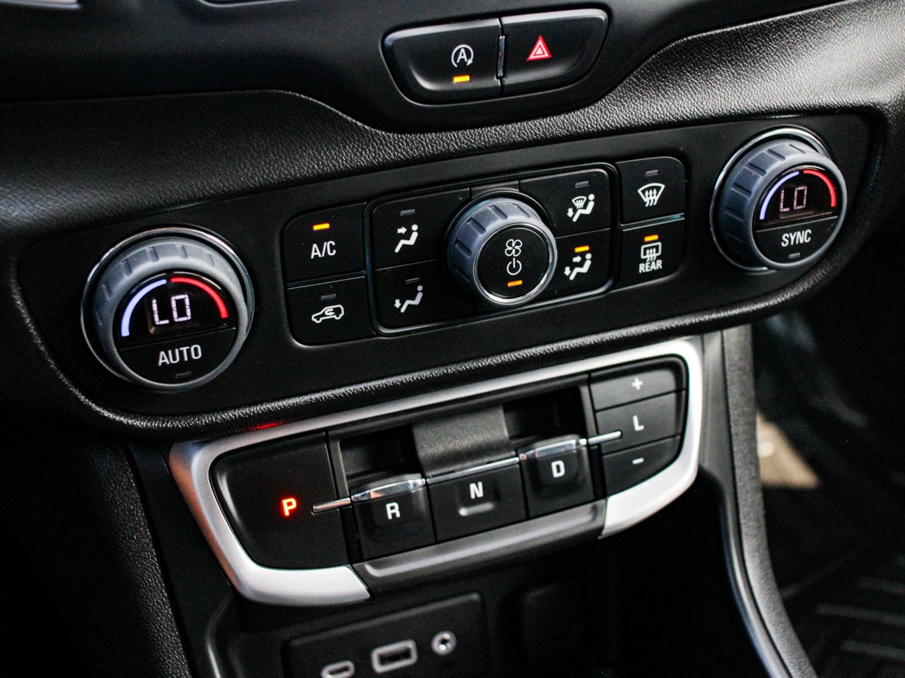 2024 GMC Terrain AWD 4dr SLE White Sherwood Park - photo #24