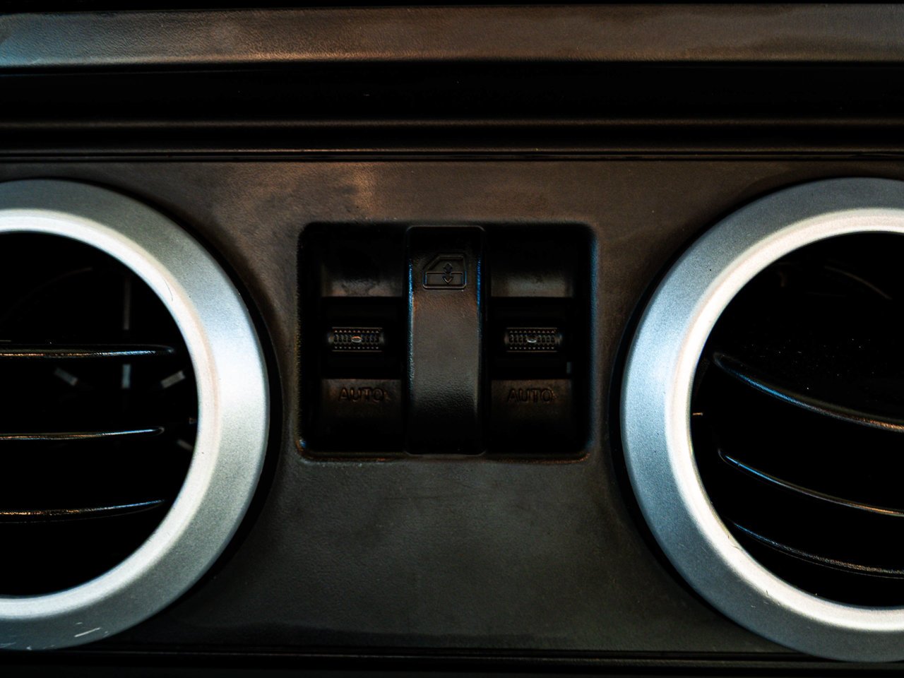 2009 Jeep Wrangler 4WD 2dr Sahara Black Sherwood Park - photo #17
