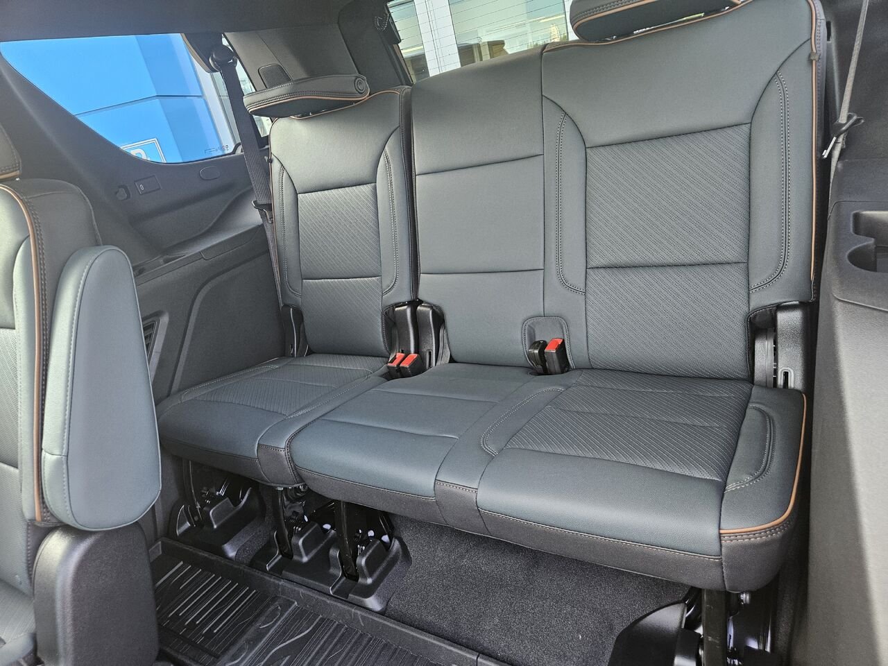 2026 GMC Yukon AT4 4 portes 4RM Sterling Metallic Thetford Mines - photo #18