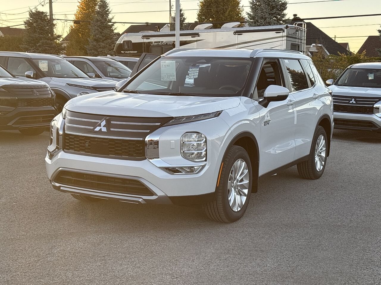 2026 Mitsubishi Outlander Plug-In Hybrid White Diamond Premium Finish Saint-Eustache - photo #0