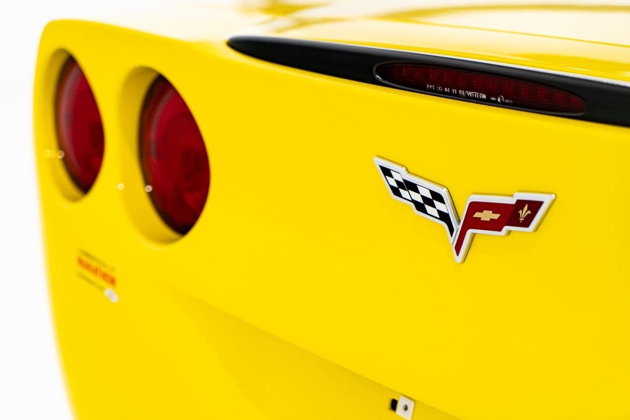 Chevrolet Corvette PRIX EN USD | With Only 900km (563mi) From New With Window Sticker 2008 Jaune Montréal - photo #3