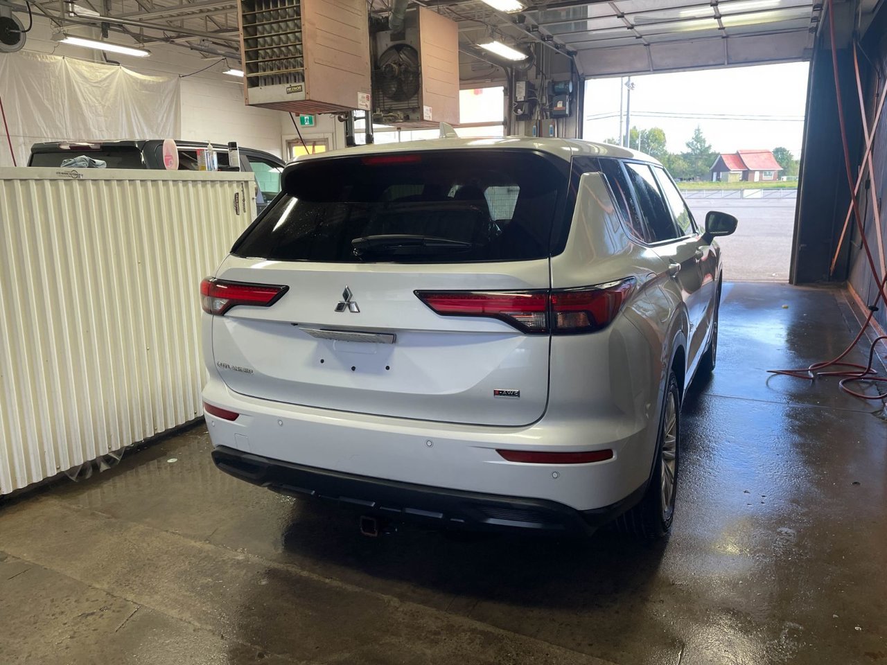 Mitsubishi Outlander ES AWD *7 PLACES* SIÈGES CHAUFF CARPLAY BLUETOOTH 2022 Blanc Saint-Jérôme - photo #7