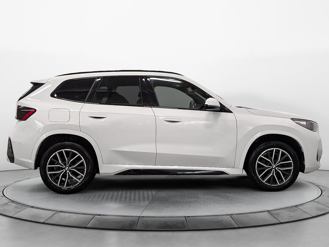 BMW X1 xDrive 28i M Sport Premium Essential Pack 2023 Blanc Sherbrooke - photo #6