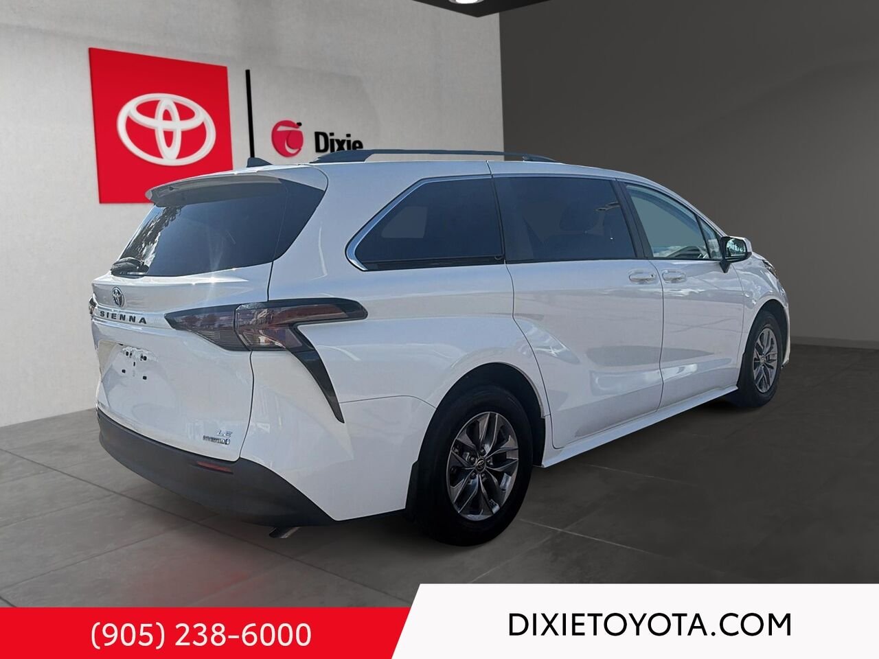 2024 Toyota Sienna HYBRID LE FWD / HEATED SEATS / POWER SLIDING DOORS / 8 SEATER / CARPLAY AND ANDROID AUTO White Mississauga - photo #3