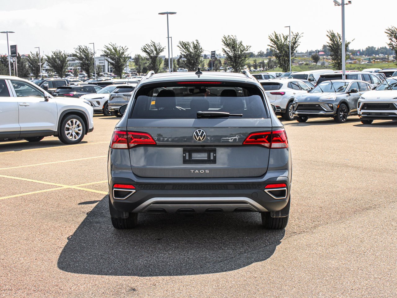 2024 Volkswagen Taos Comfortline FWD Grey Sherwood Park - photo #6