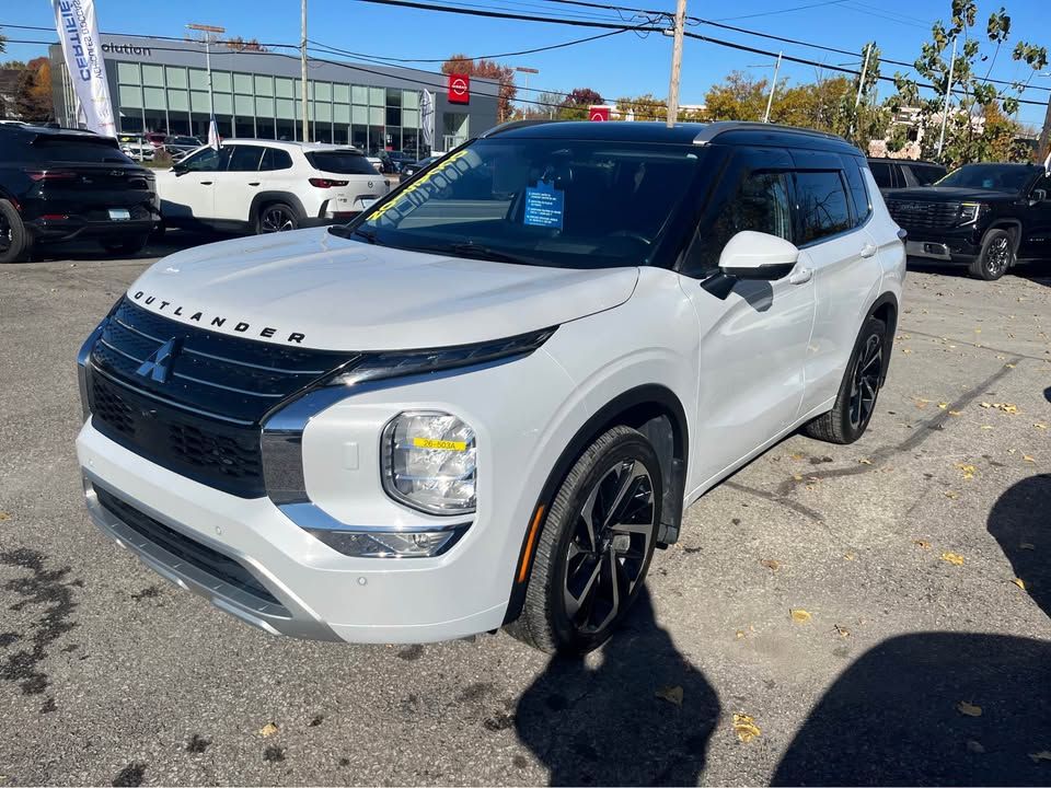White 2024 Mitsubishi Outlander SUV / Crossover Automatic