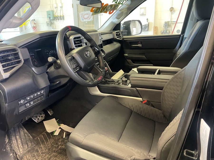 Toyota Tundra SR5 TRD OFF ROAD 4X4 V6 *NAV* SIÈGES CHAUF CARPLAY 2024 Noir