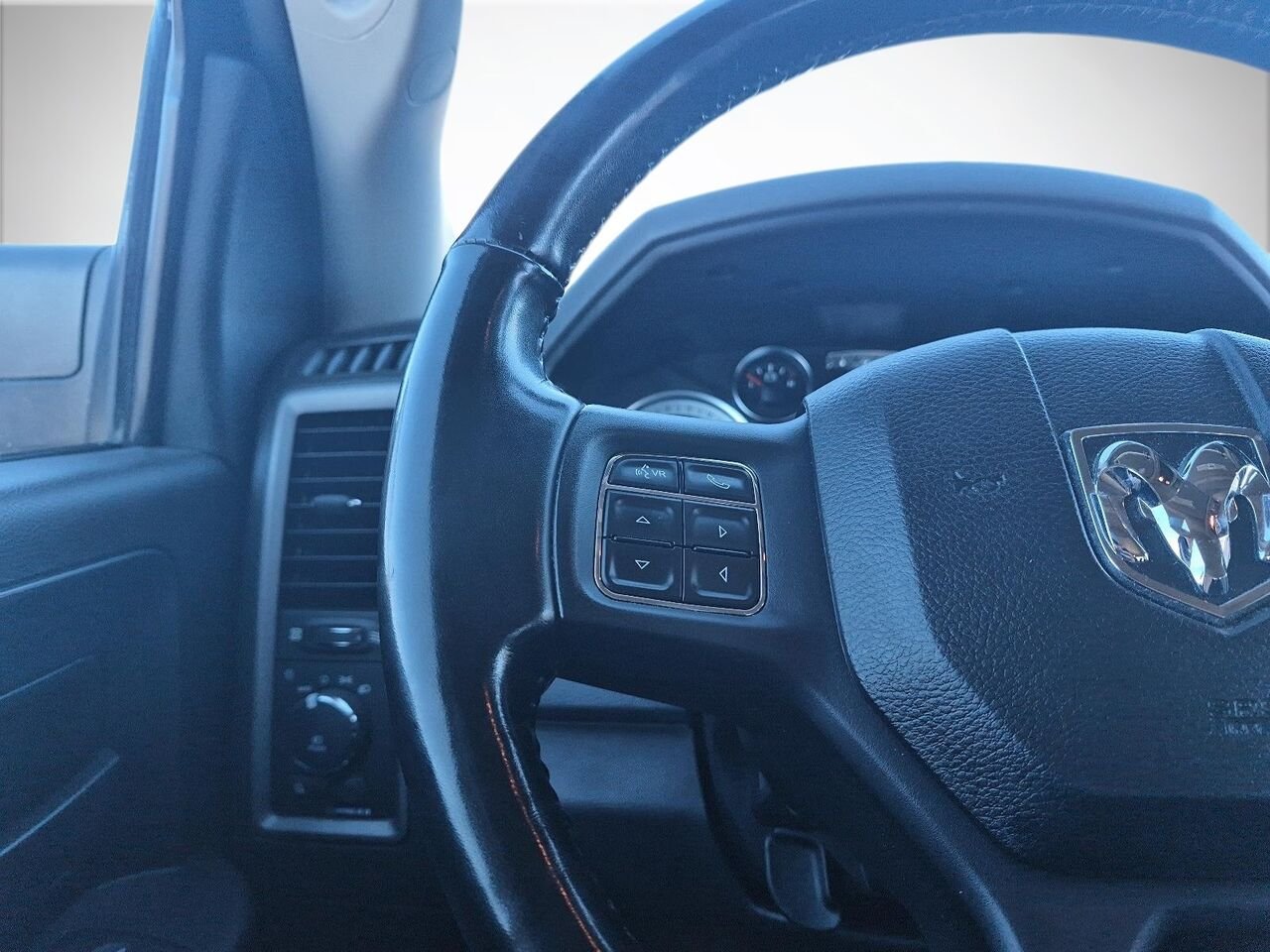 2020 Ram 1500 Classic Black Saint-Jérôme - photo #11
