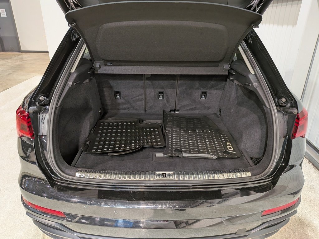 2021 Audi Q3 Progressiv 45 TFSI quattro Black Val-David - photo #8