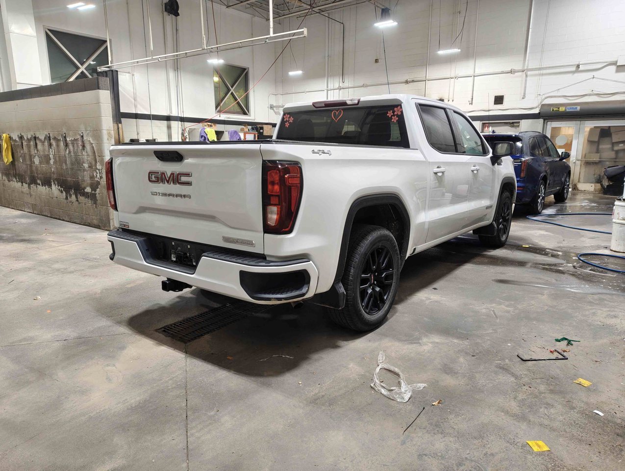 2023 GMC Sierra 1500 4WD Crew Cab 147 Elevation White Sherwood Park - photo #5