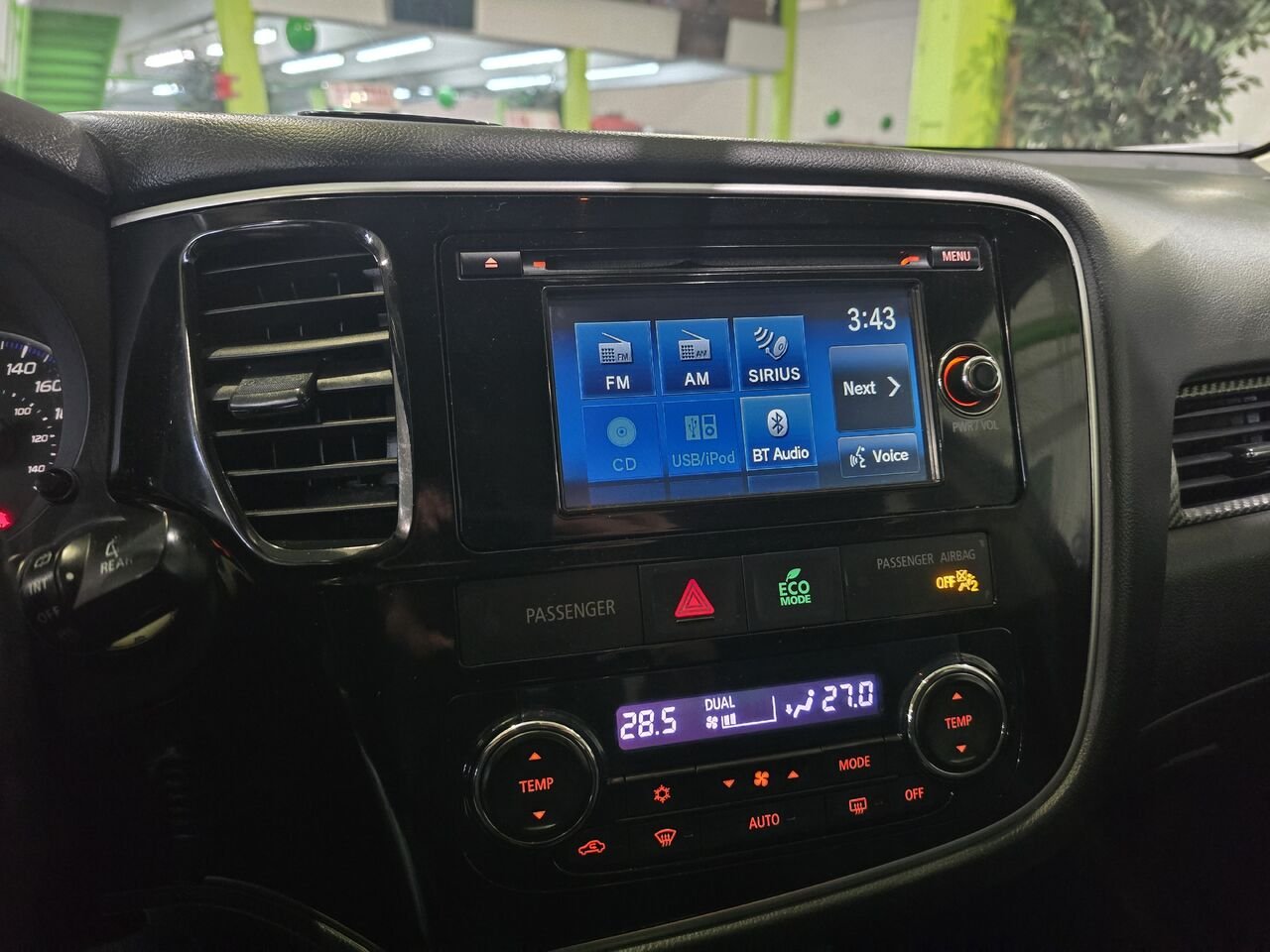 2014 Mitsubishi Outlander Black  - photo #20