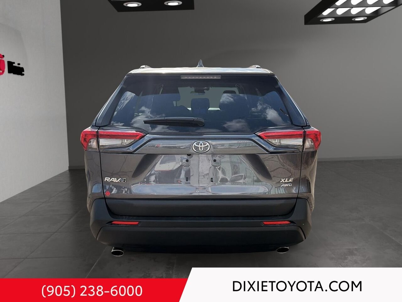 2024 Toyota RAV4 XLE AWD / CLEAN CARFAX / HEATED SEATS / MOONROOF / BACKUP CAMERA White Mississauga - photo #4