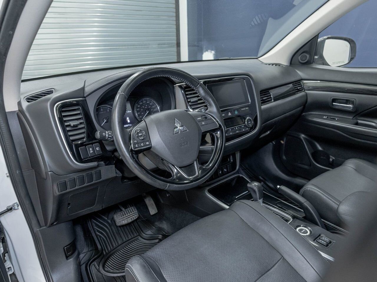 Mitsubishi Outlander ES AWD *TOIT* CUIR 7 PLACES SIÈGES CHAUFF CAM 360 2018 Blanc Saint-Jérôme - photo #1