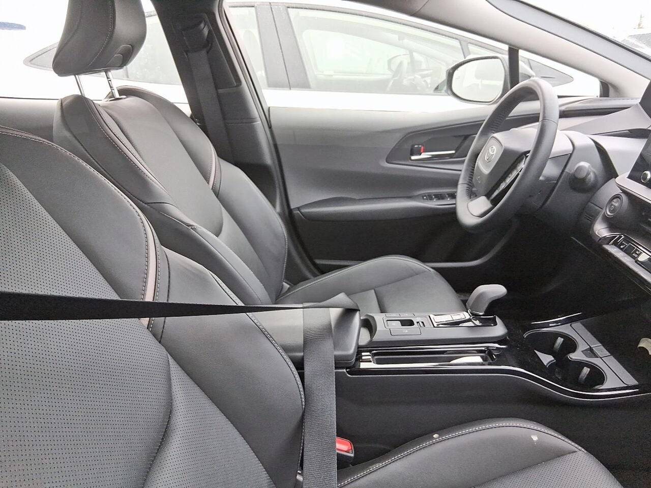 Toyota Prius XLE HYBRIDE 2025 Blanc Québec - photo #1