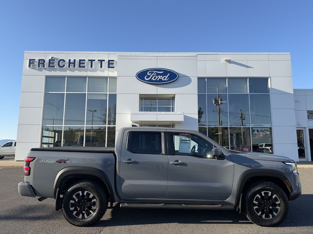 Nissan Frontier 2024 Gris Montmagny - photo #1