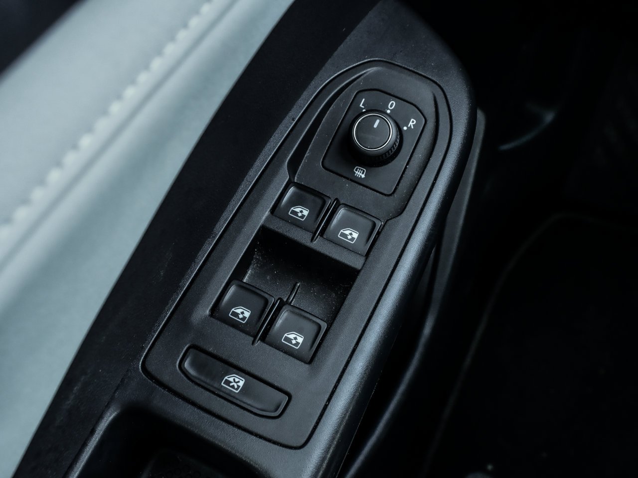 2025 Volkswagen Taos Comfortline 4MOTION Black Sherwood Park - photo #17