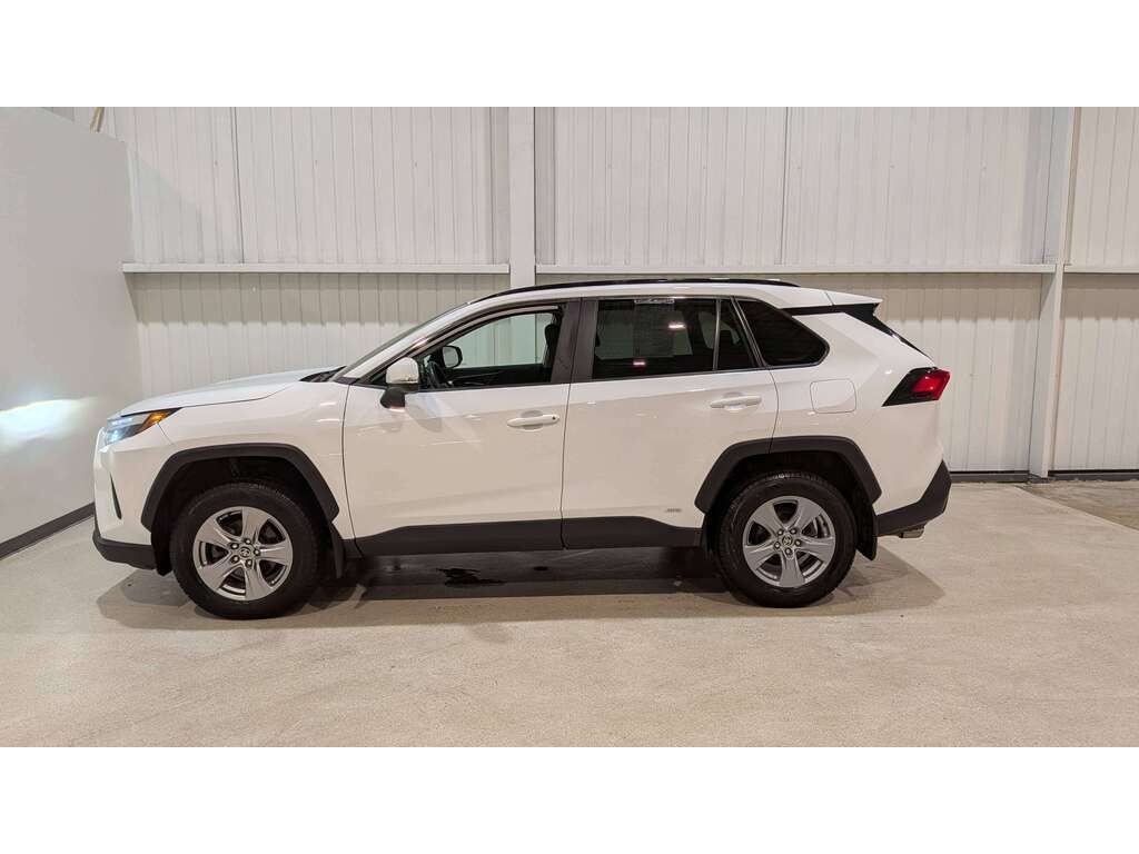 2022 Toyota RAV4 Hybrid XLE AWD White Val-David - photo #3