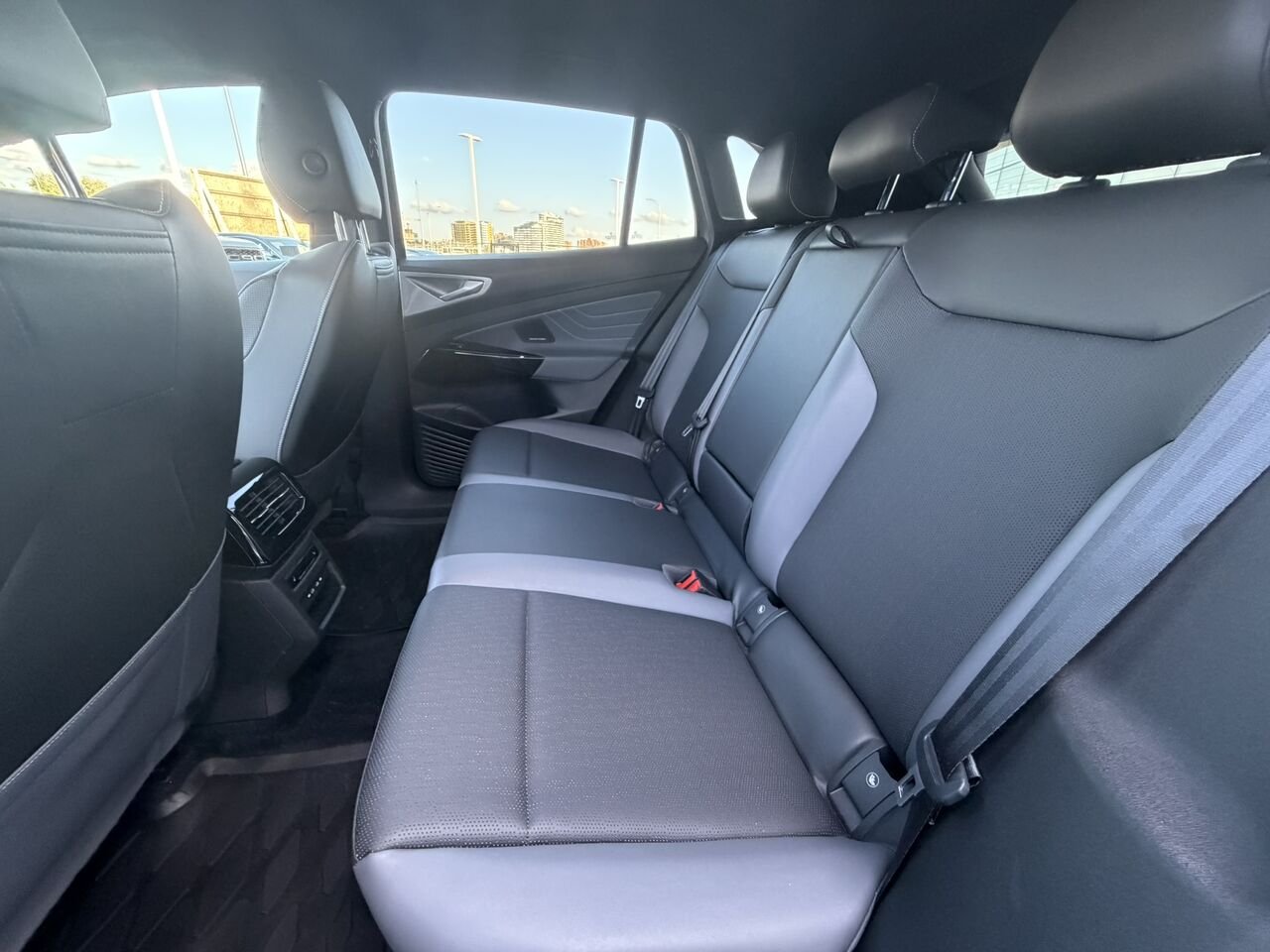 2024 Volkswagen ID.4 Pro S AWD Grey Laval - photo #14