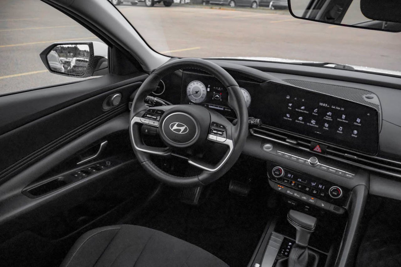 2025 Hyundai Elantra Preferred IVT w/Tech Pkg White Sherwood Park - photo #25