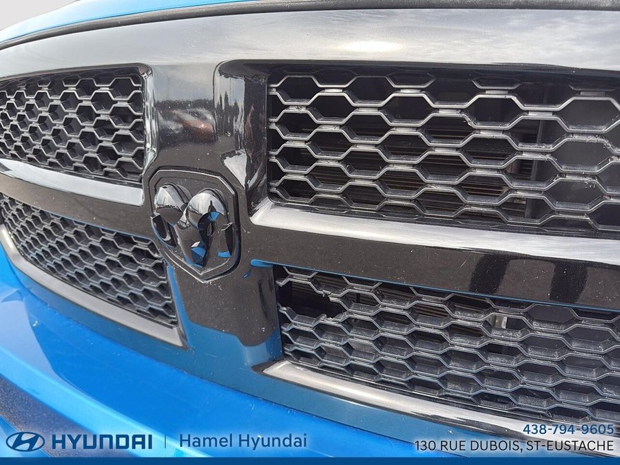 2023 Ram 1500 Classic Express cabine d'équipe 4x4 caisse de 5 pi 7 po Blue