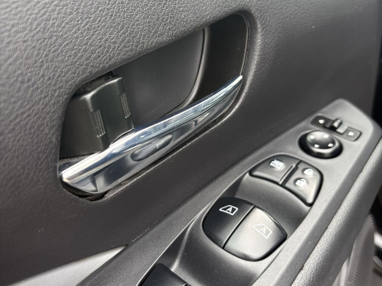 2024 Nissan Kicks SR Black Mont-Laurier - photo #14