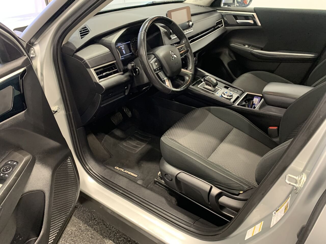 Mitsubishi Outlander SE AWD SE, AWD, 2.5L 2023 Argent Châteauguay - photo #24