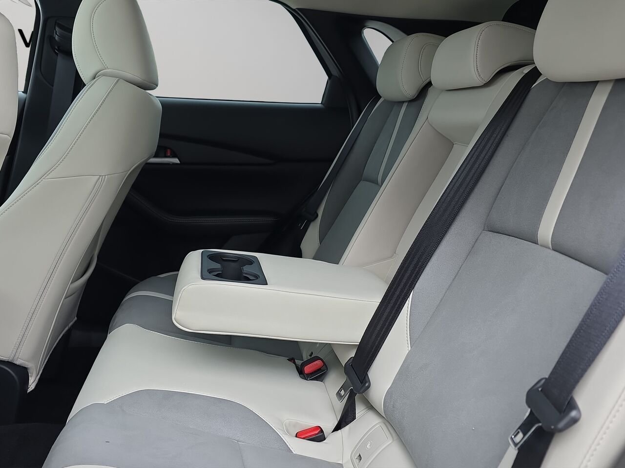 Mazda CX-30 GT turbo, awd, toit ouvrant, Écran 360 degré, Navigation, chargeur sans fil pour cellulaire 2026 Gris aéro métallisé Val-David - photo #8
