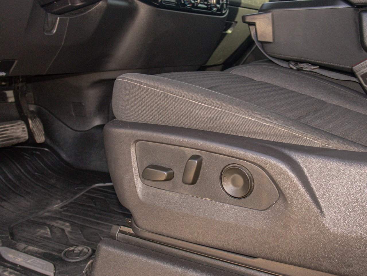 2024 GMC Sierra 1500 4WD Crew Cab 147 Elevation Grey Sherwood Park - photo #19