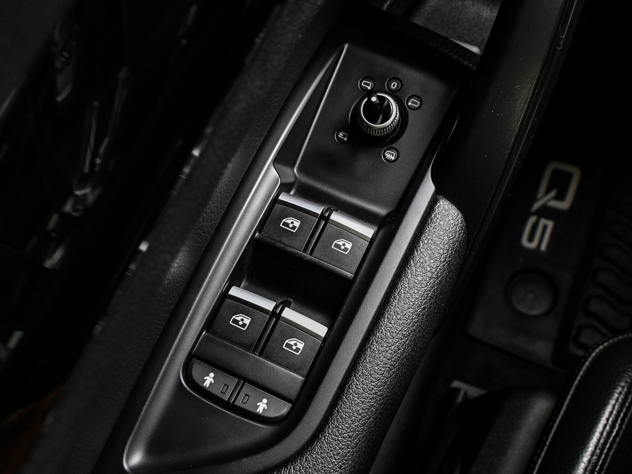 2019 Audi Q5 Progressiv 45 TFSI quattro Black Sherwood Park - photo #18