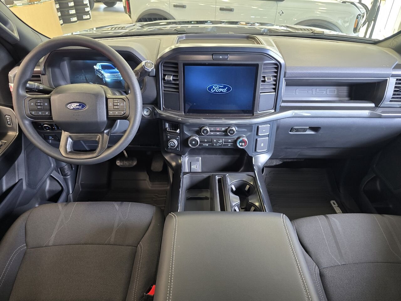 Ford F-150 STX CABINE SUPERCREW 4RM CAISSE DE 5,5 PI 2026 Noir agate métallisé Châteauguay - photo #6