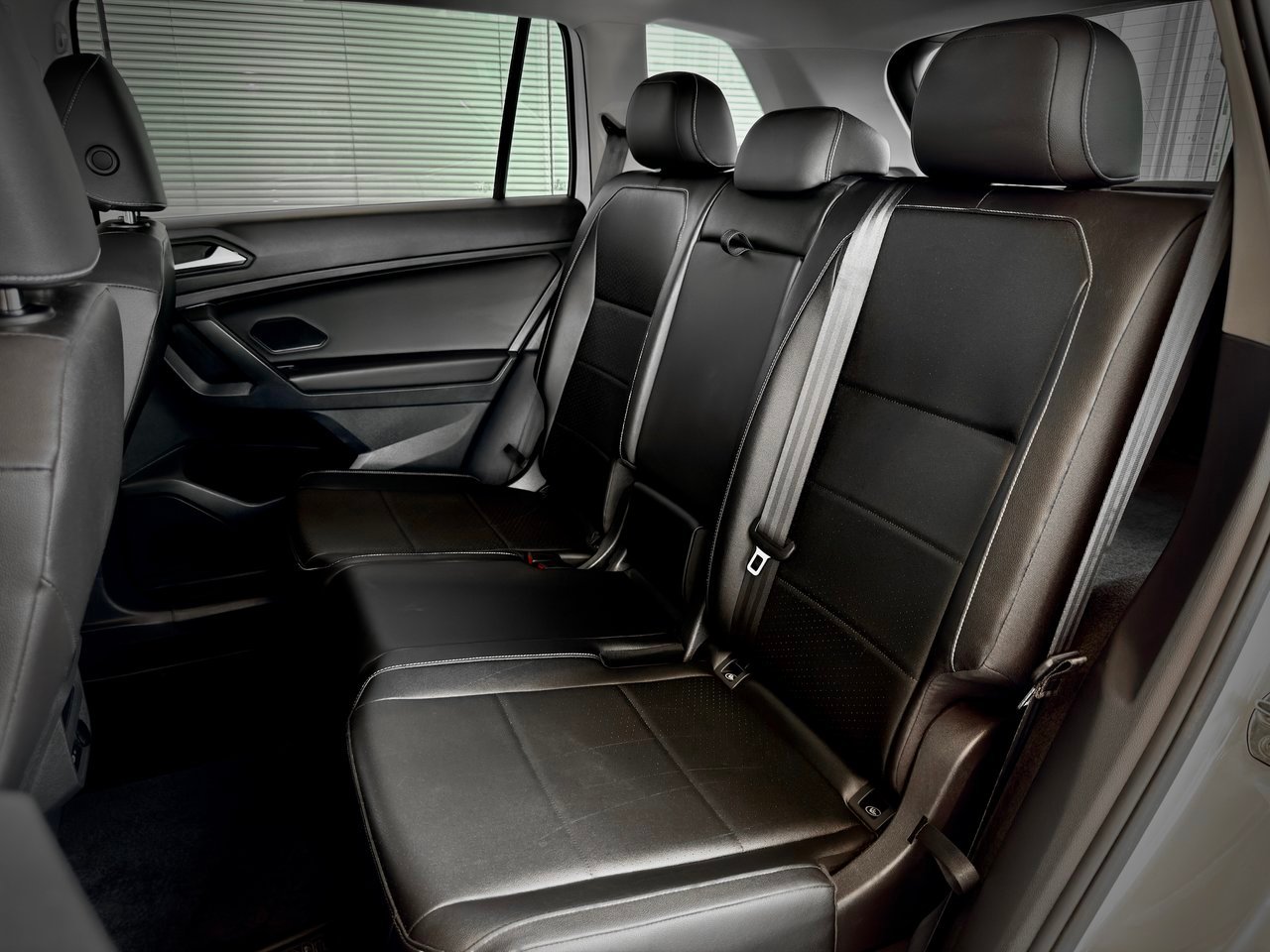 2021 Volkswagen Tiguan White Notre-Dame-des-Prairies - photo #17