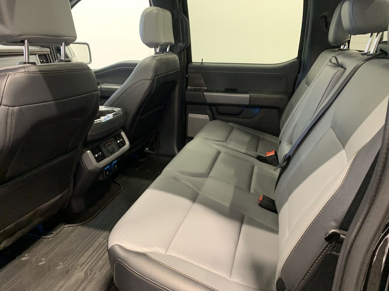 Ford F-150 Lightning LARIAT LARIAT + GROSSE BATTERIE +CUIR + TOIT PANO 2025 Bleu Châteauguay - photo #28