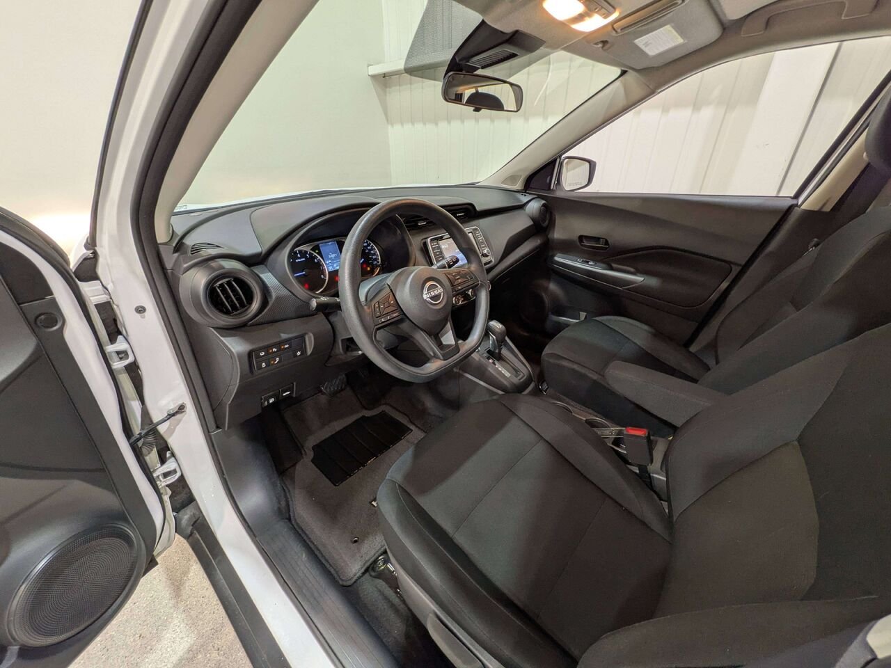 2024 Nissan Kicks S FWD White Val-David - photo #9