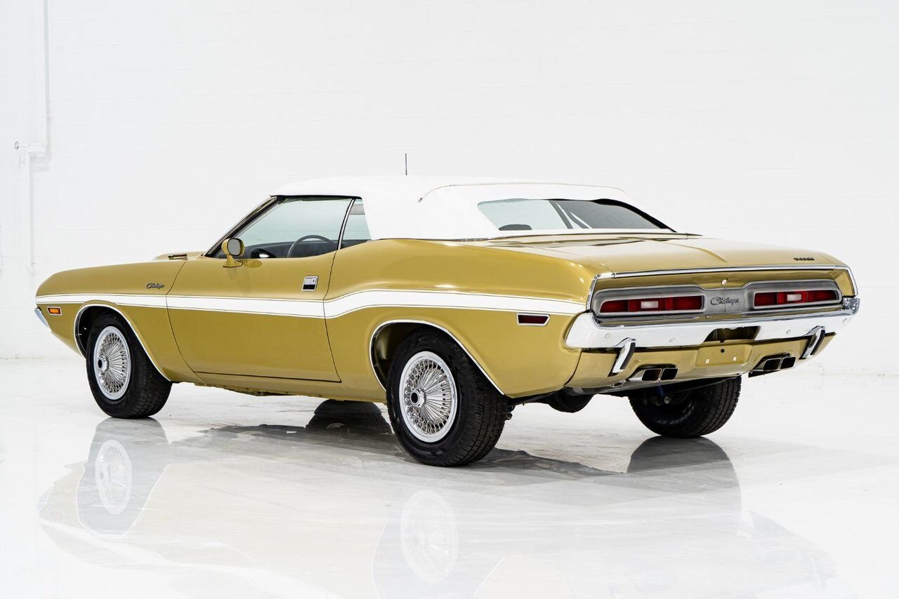 1971 Dodge Challenger *PRIX EN USD* Convertible Fully restored to desirable specifications Gold Montreal - photo #29