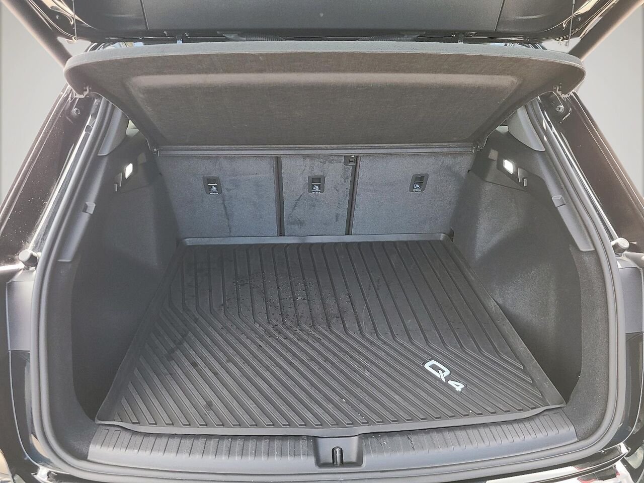 2024 Audi Q4 e-tron QUATTRO Black Québec - photo #8