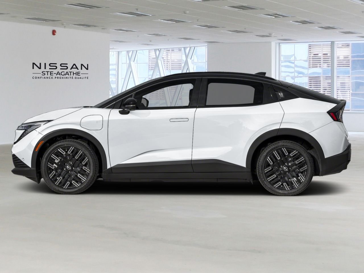 2026 Nissan LEAF Everest White Pearl Tricoat/Black Ste-Agathe des Monts - photo #2