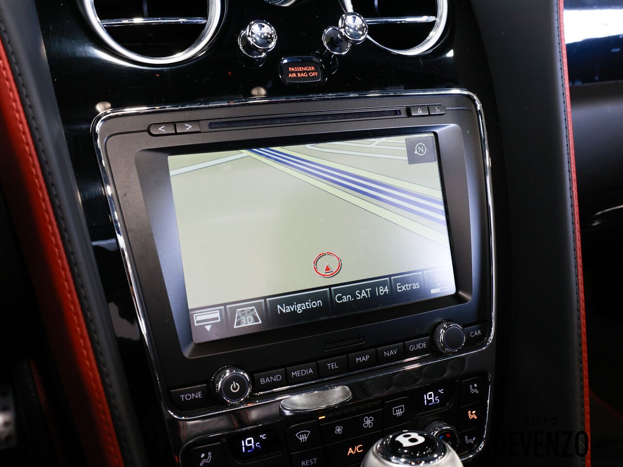 2017 Bentley Continental Silver Saint-Eustache - photo #22