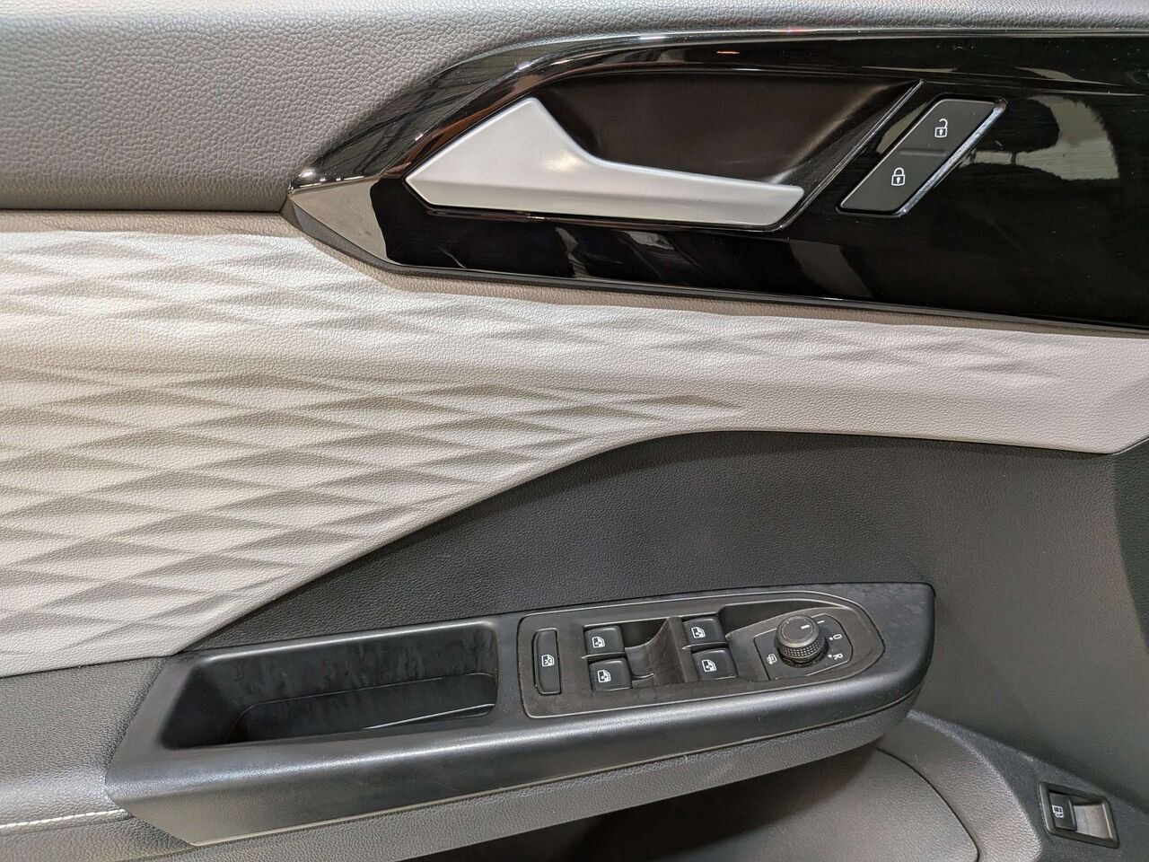 2024 Volkswagen Taos Trendline FWD Grey Val-David - photo #18