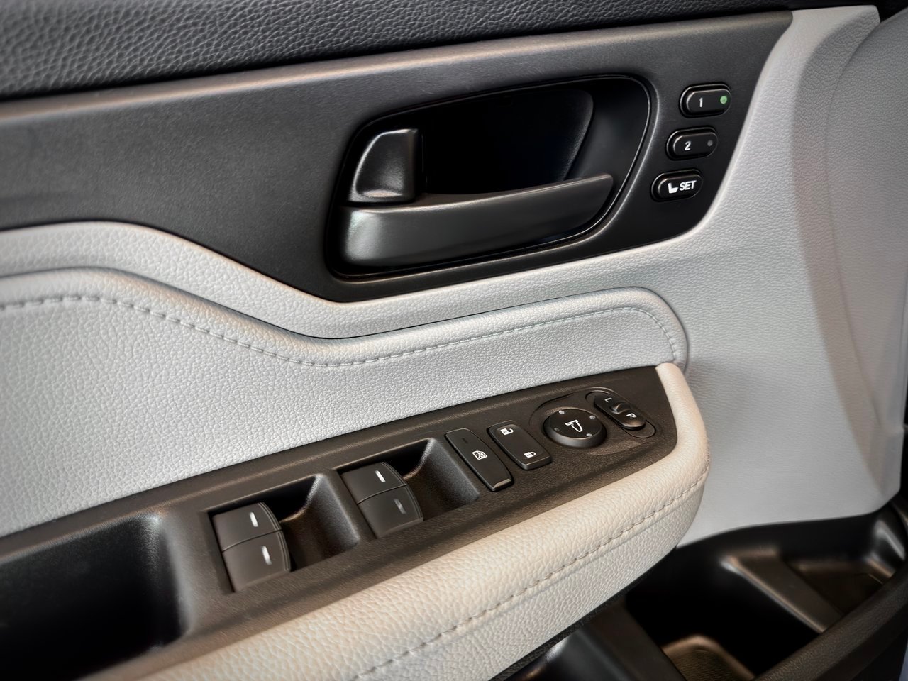 2018 Honda Odyssey Blue Notre-Dame-des-Prairies - photo #31