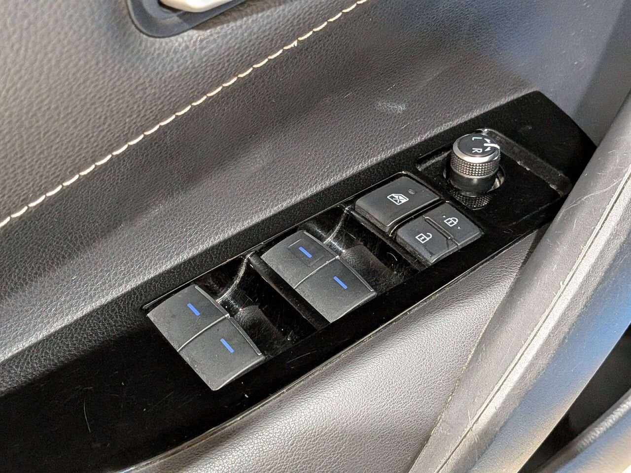 2019 Toyota Corolla Hatchback Manual Blue Val-David - photo #33