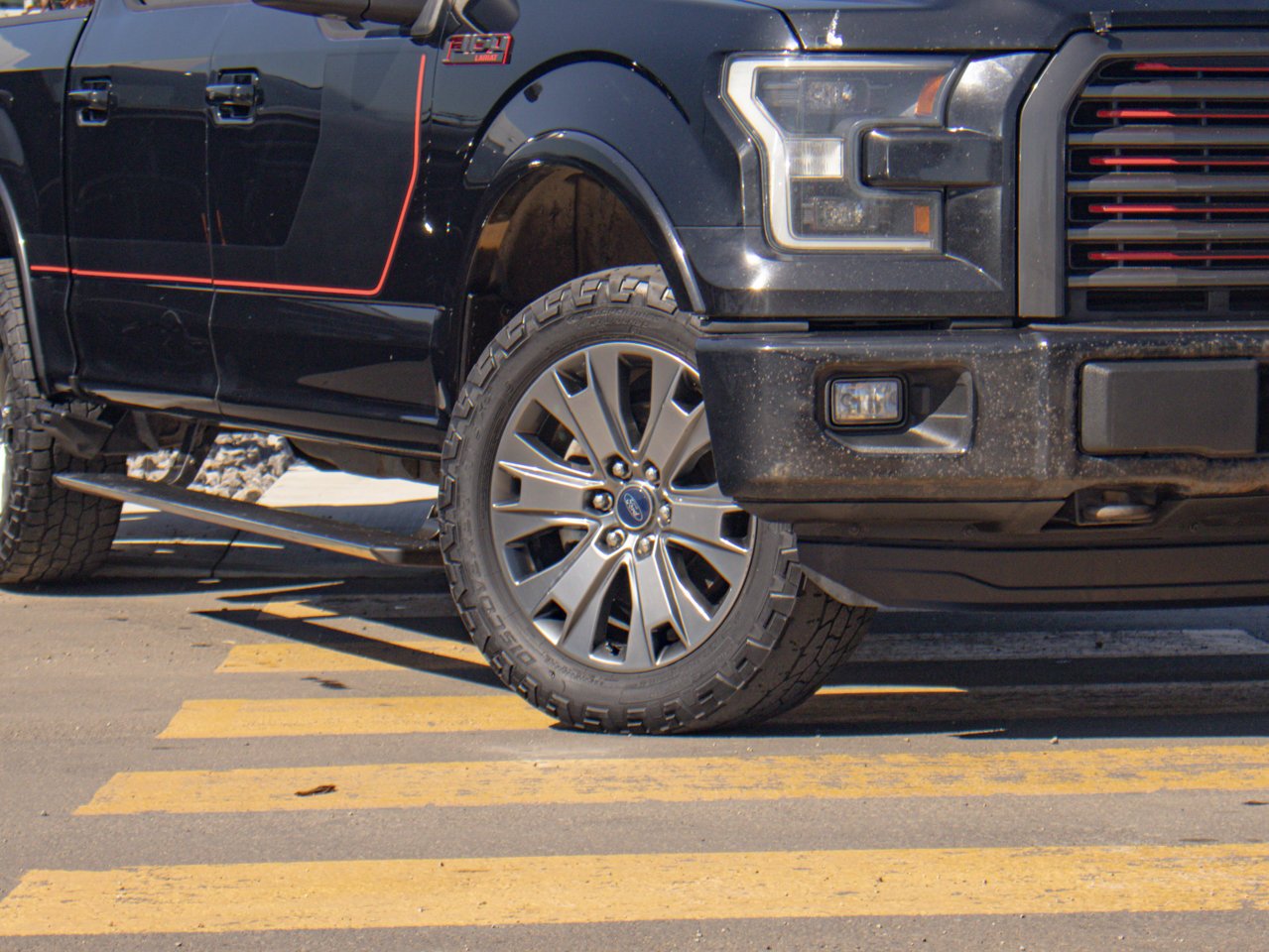 2016 Ford F-150 4WD SuperCrew 145 Lariat Black Sherwood Park - photo #5
