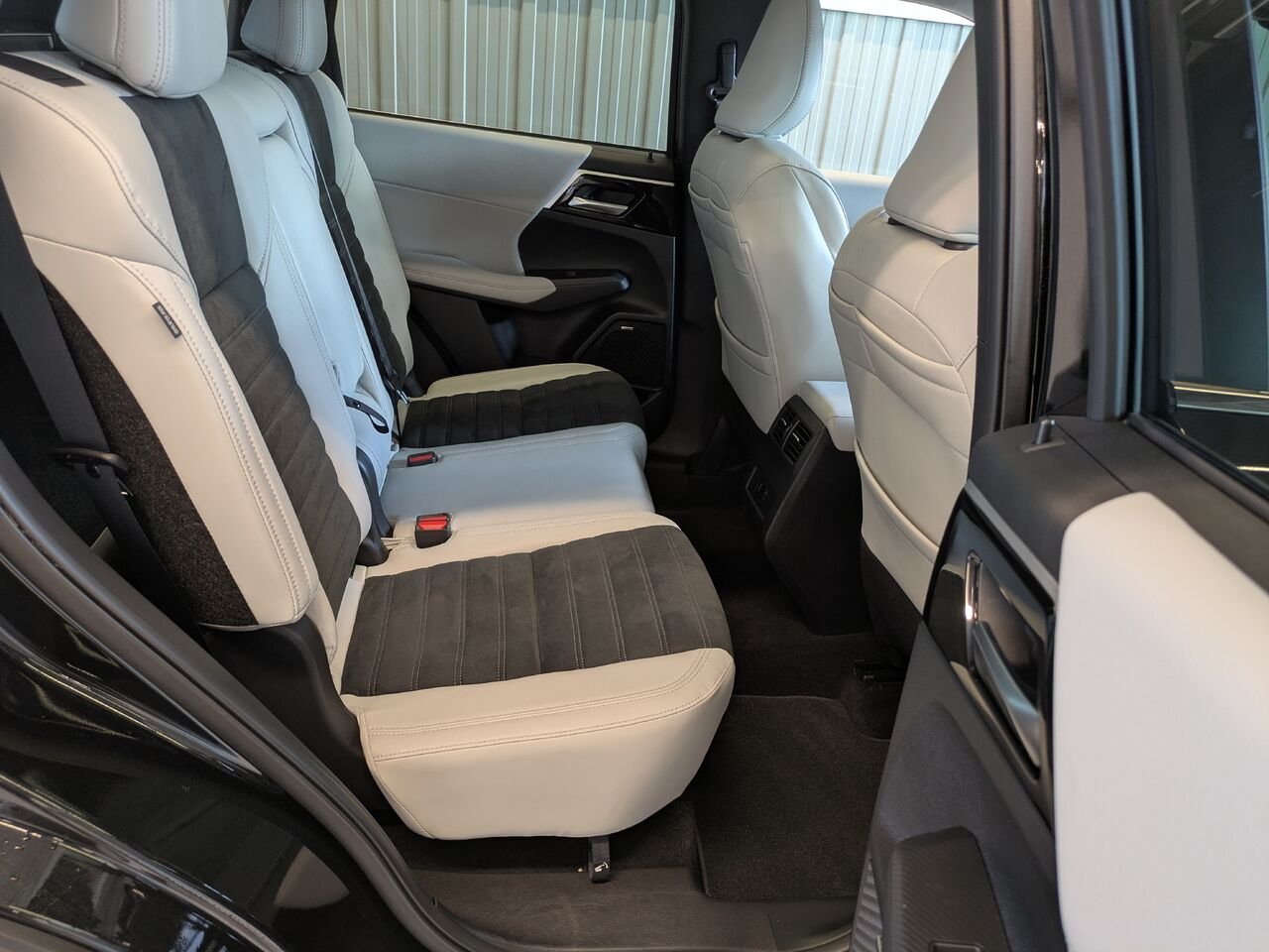 2025 Mitsubishi Outlander Black Gatineau - photo #17