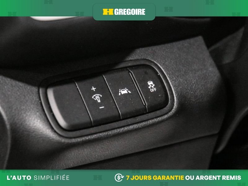 Hyundai Venue 822520 | Ultimate AUTO AC CUIR TOIT NAV MAGS CAM RECUL BLEU 2021 Blanc Laval - photo #16