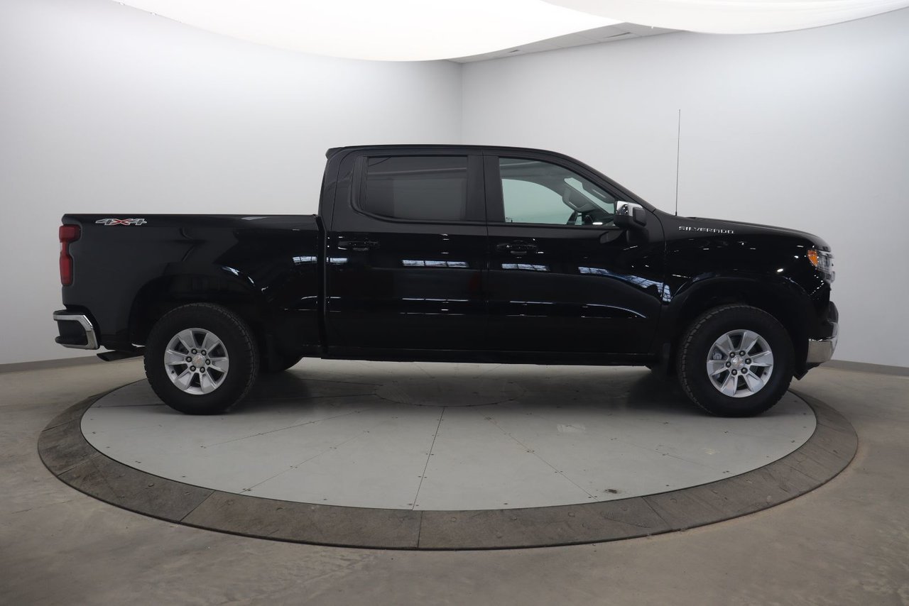 2025 Chevrolet Silverado 1500 LT Black Baie-Comeau - photo #2