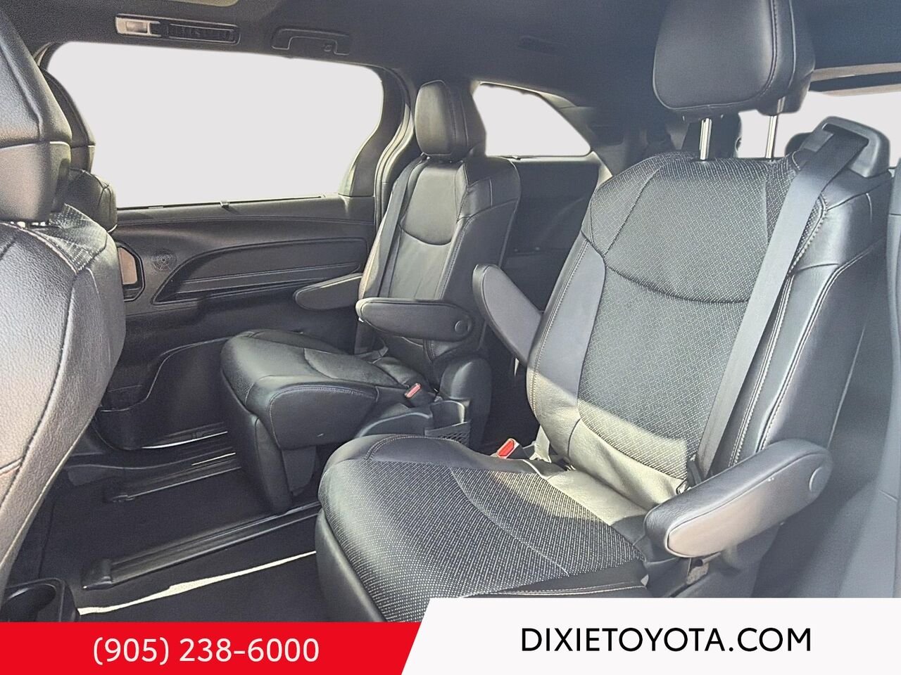 2026 Toyota Sienna Hybrid Limited AWD / CLEAN CARFAX / HEATED AND VENTILATED SEATS / MOONROOF / ALLOY WHEELS / CARPLAY AND ANDROID AUTO White Mississauga - photo #20